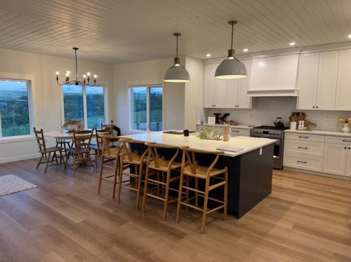 902 Fairway Boulevard West, Cardston, AB - Indoor