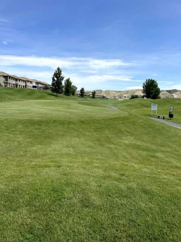 260 Canyon Boulevard West, Lethbridge, AB 