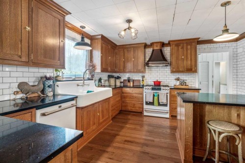 149 20 Street, Fort Macleod, AB - Indoor Photo Showing Kitchen