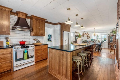 149 20 Street, Fort Macleod, AB - Indoor Photo Showing Kitchen With Upgraded Kitchen