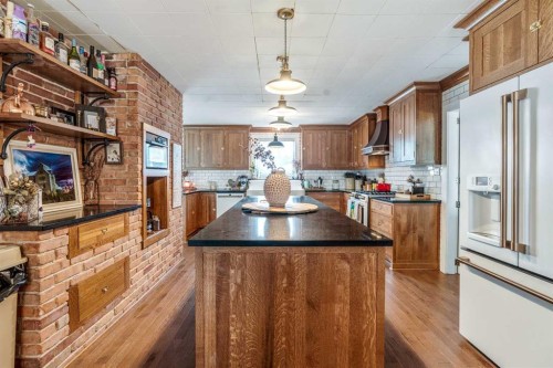 149 20 Street, Fort Macleod, AB - Indoor Photo Showing Kitchen