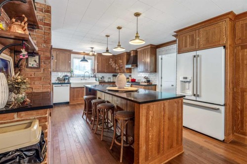149 20 Street, Fort Macleod, AB - Indoor Photo Showing Kitchen