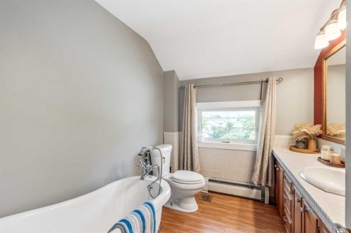 149 20 Street, Fort Macleod, AB - Indoor Photo Showing Bathroom