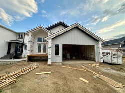 1612 Sixmile View SOUTH Lethbridge, AB T1K 8J2