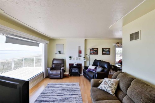 174068 Range Road 214, Rural Vulcan County, AB - Indoor Photo Showing Living Room