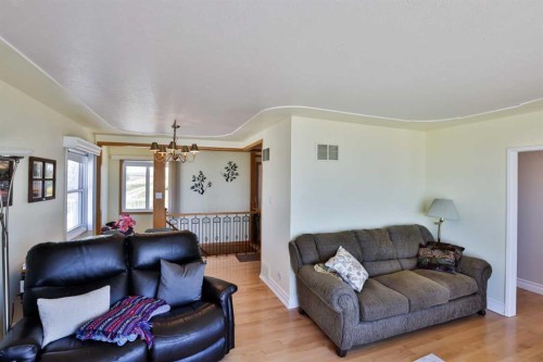 174068 Range Road 214, Rural Vulcan County, AB - Indoor Photo Showing Living Room