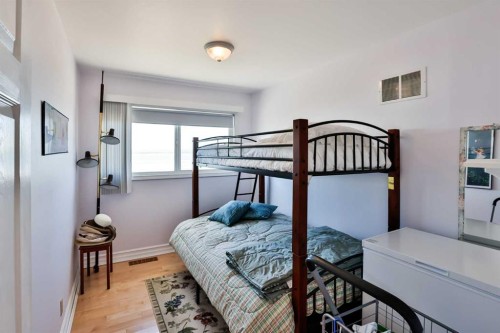 174068 Range Road 214, Rural Vulcan County, AB - Indoor Photo Showing Bedroom