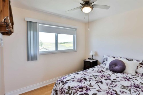 174068 Range Road 214, Rural Vulcan County, AB - Indoor Photo Showing Bedroom