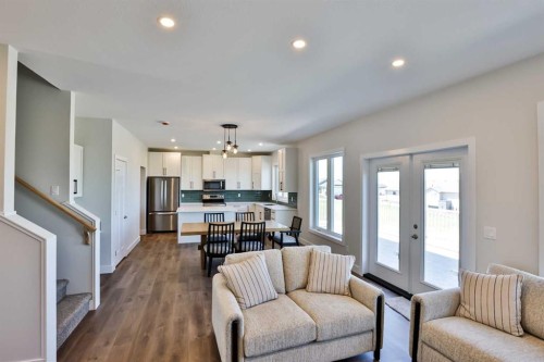 714 Fairways Drive, Vulcan, AB - Indoor Photo Showing Living Room