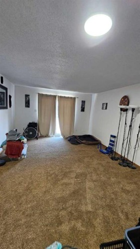 207 Centre Avenue Ne, Milk River, AB - Indoor Photo Showing Other Room