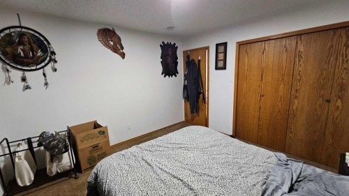 207 Centre Avenue Ne, Milk River, AB - Indoor Photo Showing Bedroom