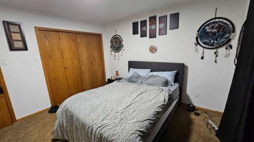 207 Centre Avenue Ne, Milk River, AB - Indoor Photo Showing Bedroom