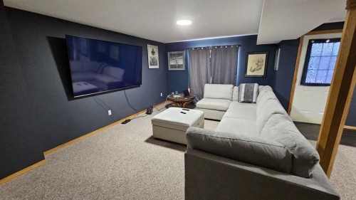 207 Centre Avenue Ne, Milk River, AB - Indoor Photo Showing Other Room