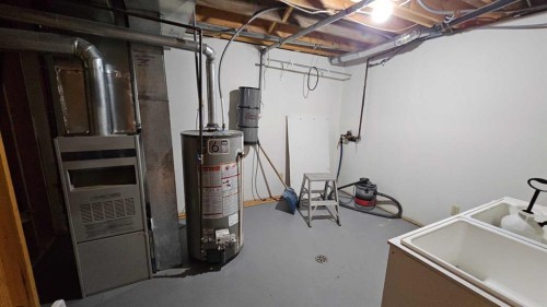 207 Centre Avenue Ne, Milk River, AB - Indoor Photo Showing Basement