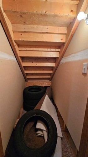 207 Centre Avenue Ne, Milk River, AB - Indoor Photo Showing Other Room