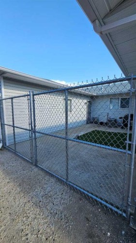 207 Centre Avenue Ne, Milk River, AB - Outdoor