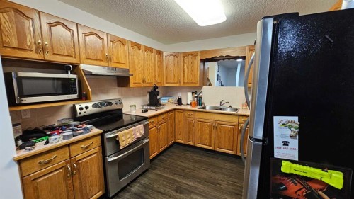 207 Centre Avenue Ne, Milk River, AB - Indoor Photo Showing Kitchen With Stainless Steel Kitchen With Double Sink
