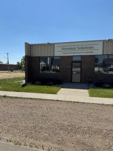 413 3 Avenue North, Vauxhall, AB 