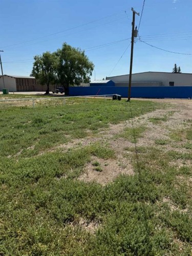413 3 Avenue North, Vauxhall, AB 