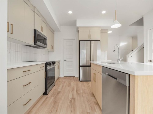 66 Miners Road West, Lethbridge, AB - Indoor Photo Showing Kitchen With Upgraded Kitchen
