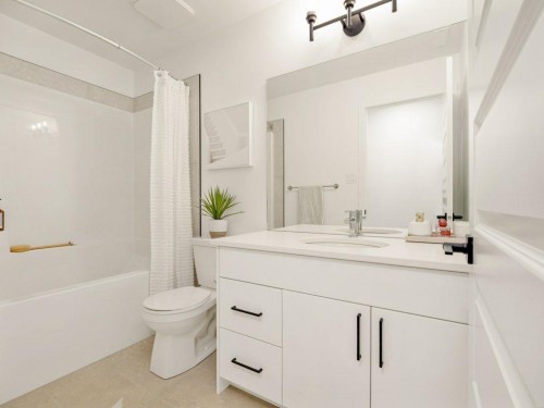 2934 47 Street South, Lethbridge, AB - Indoor Photo Showing Bathroom