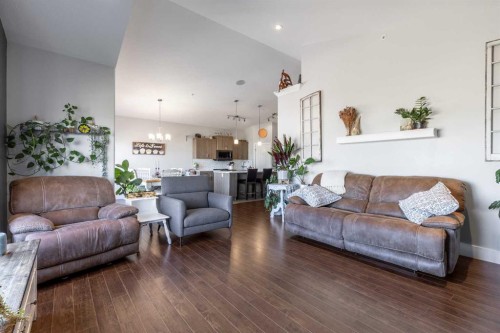 5401 43 Street, Taber, AB - Indoor Photo Showing Living Room