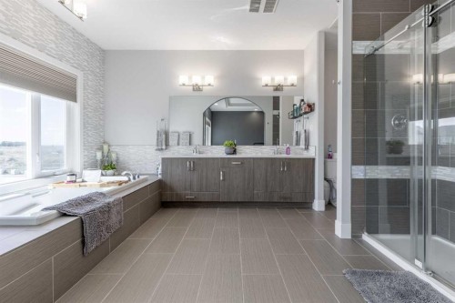 5401 43 Street, Taber, AB - Indoor Photo Showing Bathroom