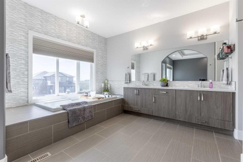 5401 43 Street, Taber, AB - Indoor Photo Showing Bathroom