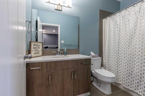 5401 43 Street, Taber, AB - Indoor Photo Showing Bathroom