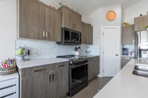 5401 43 Street, Taber, AB - Indoor Photo Showing Kitchen With Double Sink With Upgraded Kitchen