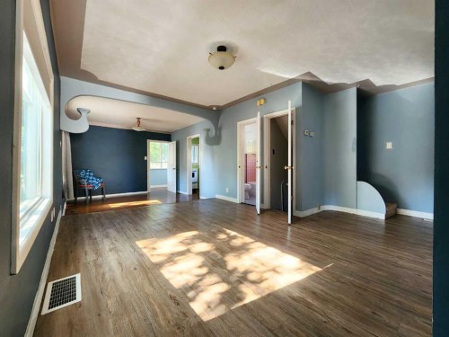 611 9 Avenue North, Lethbridge, AB - Indoor Photo Showing Other Room