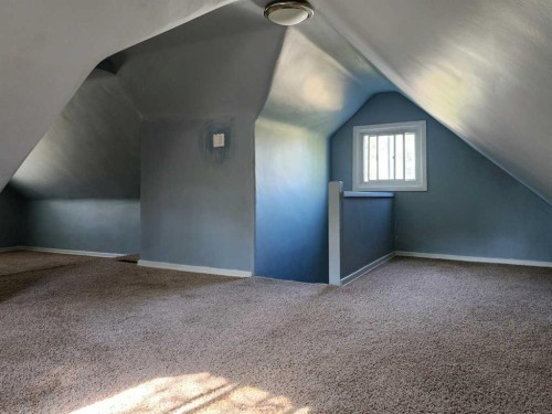 611 9 Avenue North, Lethbridge, AB - Indoor Photo Showing Other Room