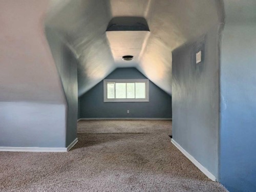 611 9 Avenue North, Lethbridge, AB - Indoor Photo Showing Other Room