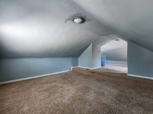 611 9 Avenue North, Lethbridge, AB - Indoor Photo Showing Other Room