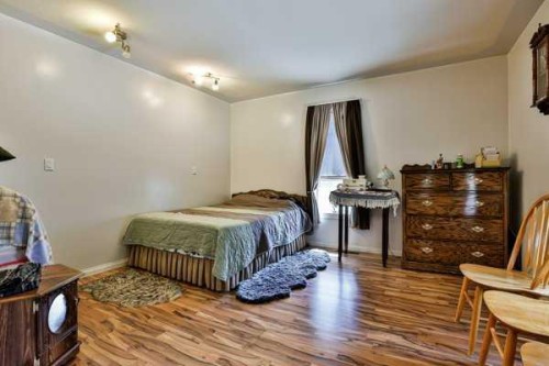 5202 52 Street, Taber, AB - Indoor Photo Showing Bedroom