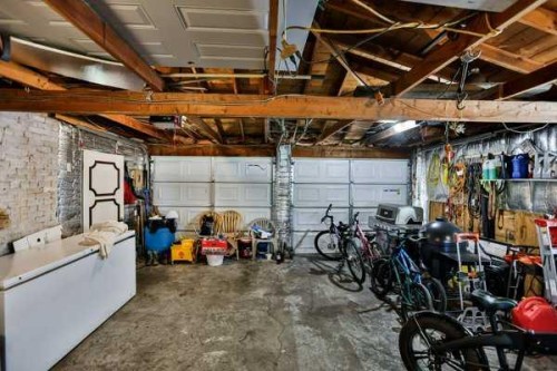 5202 52 Street, Taber, AB - Indoor Photo Showing Garage