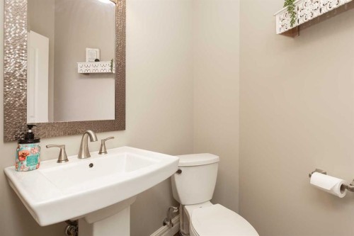 1 Edgemoor Way West, Lethbridge, AB - Indoor Photo Showing Bathroom