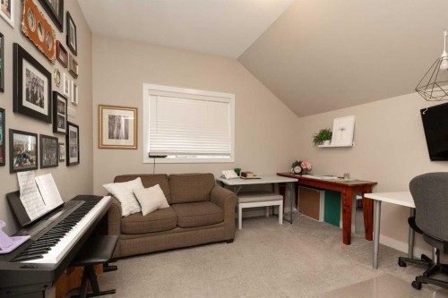 1 Edgemoor Way West, Lethbridge, AB - Indoor Photo Showing Office