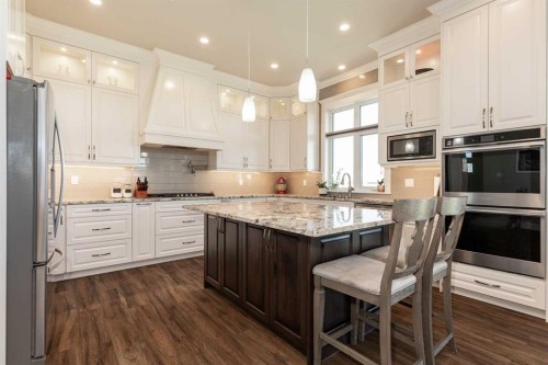 1 Edgemoor Way West, Lethbridge, AB - Indoor Photo Showing Kitchen With Stainless Steel Kitchen With Upgraded Kitchen