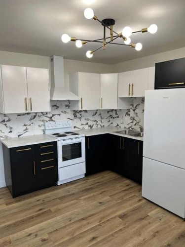 4932 57 Avenue, Taber, AB - Indoor Photo Showing Kitchen