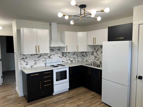 4932 57 Avenue, Taber, AB - Indoor Photo Showing Kitchen With Double Sink