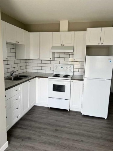 4932 57 Avenue, Taber, AB - Indoor Photo Showing Kitchen With Double Sink