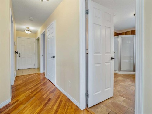 996 2 Avenue West, Cardston, AB - Indoor Photo Showing Other Room