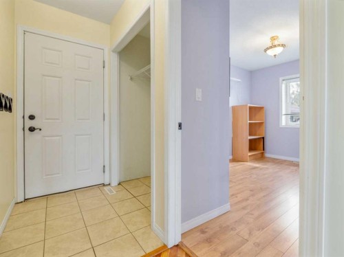 996 2 Avenue West, Cardston, AB - Indoor Photo Showing Other Room