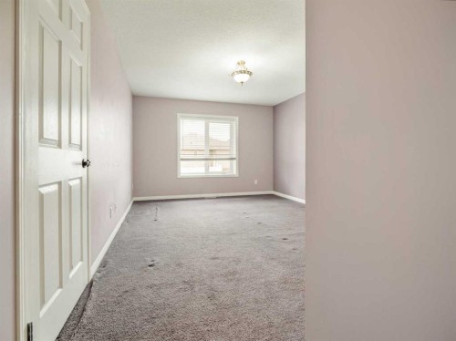 996 2 Avenue West, Cardston, AB - Indoor Photo Showing Other Room