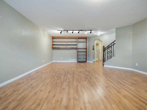 996 2 Avenue West, Cardston, AB - Indoor Photo Showing Other Room