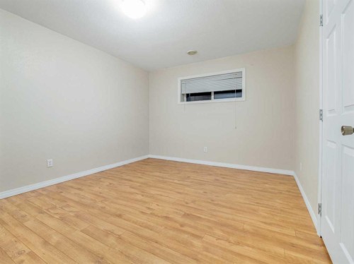 996 2 Avenue West, Cardston, AB - Indoor Photo Showing Other Room