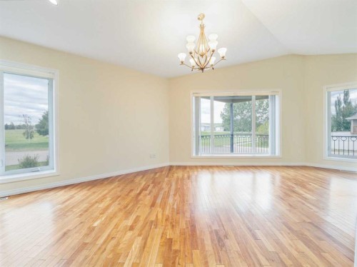 996 2 Avenue West, Cardston, AB - Indoor Photo Showing Other Room