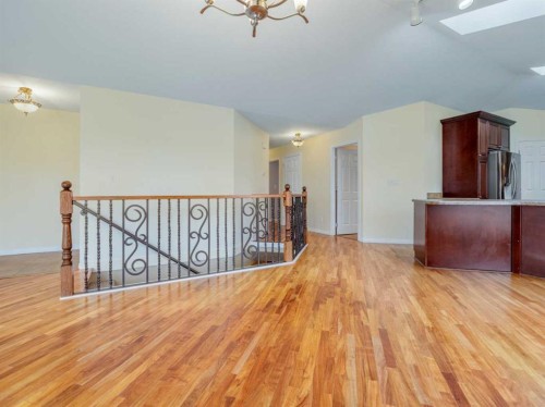 996 2 Avenue West, Cardston, AB - Indoor