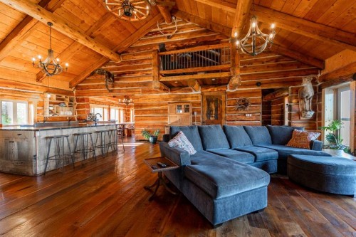 104103 Range Rd 20-1A, Rural Lethbridge County, AB - Indoor Photo Showing Living Room